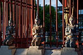 Chiang Mai - Wat Ngeun Kong, Wihan Statue pavilion. 